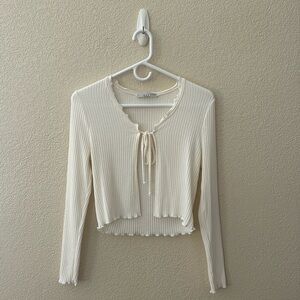 Cute simple feminine top. Never been worn.